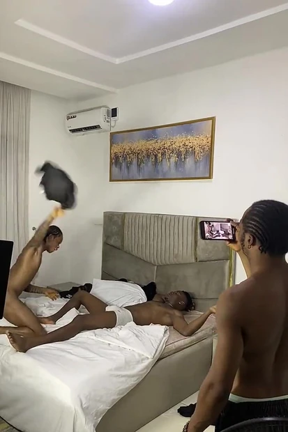 Два потрясающих паренька имеют свои красивые моменты