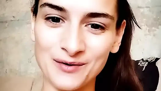 Yvie Lowe ile çıplak egzersiz seansı