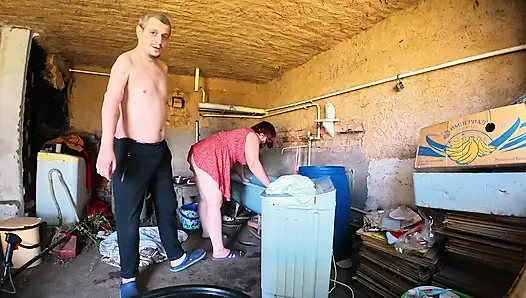 Bir köylü fahişesini ahırda çamaşır yıkadığı yerde siktim 2