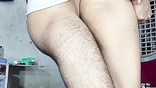 Göt amcık sikiyor yarak emiyor göğüslerini emiyor memeden süt emiyor ve domaltarak yarağa oturuyor ve doğrudan Hintçe seste yatıyor