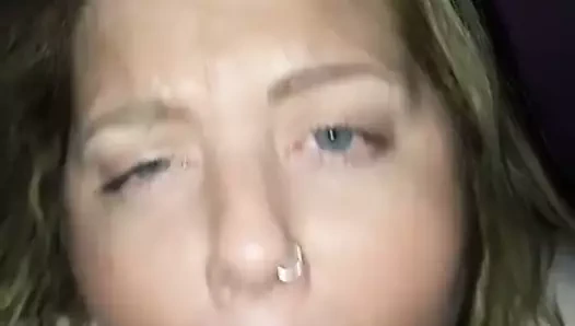 İri güzel kadın şişman yarağı emiyor