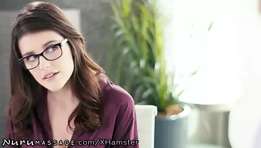 Nurumassage eş verir koca bir pass için sikme sıcak masöz