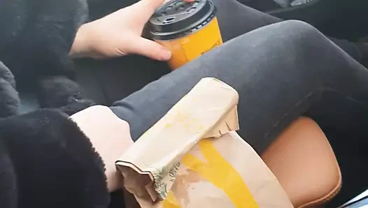 Tesettür üvey anne kocasının ellerinde mastürbasyon yapmasına yardımcı olur