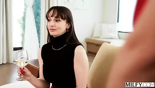 Orta yaşlı seksi kadın lexi luna ve krystal sparks azgın üçlü seks yapıyor