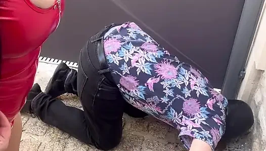 Kirli ayaklarımı temizliyordum...