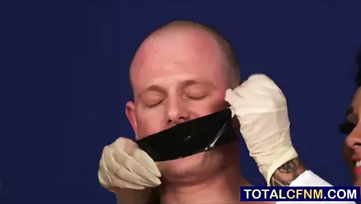 bağlı hasta emdi kapalı tarafından üç hemşire