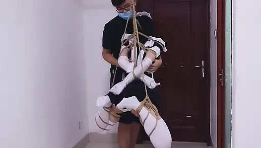 Whh02 - beyaz çoraplı ve gözleri bağlı, iplerle bağlı Çinli kız orgazm olmak için titreşiyor