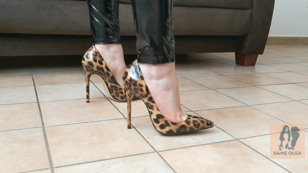 Cum on Shoes Compilation Shoejob, Shoe Cumshot & Shoe Fetish – Dame Olga 4K 733
