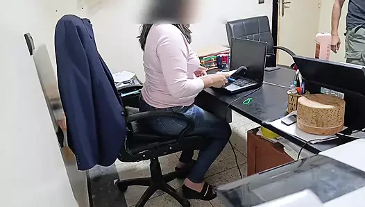 İş yerindeki patronum zam karşılığında her gün onu sikmemi istedi. Şeker annem olmak istediğini söyledi