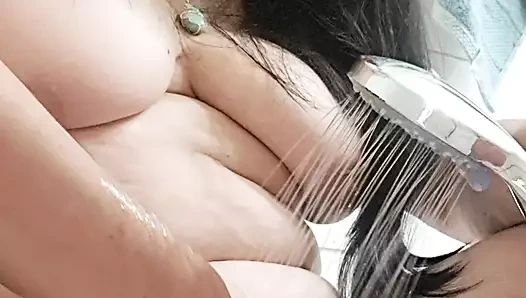 milf masturbating until she squirt