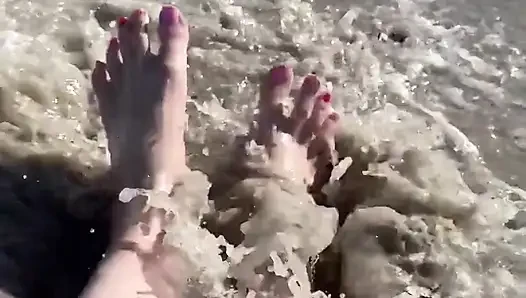 16 ayak ve bacak büyüklüğünde dalgalar çarpıyor