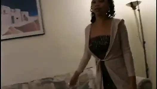 Azgın sürtük ıslak amına alıyor