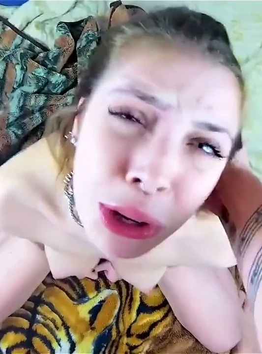 Sert derin gırtlak ve yüze boşalma ile çok sert anal ceza - bakış açısı