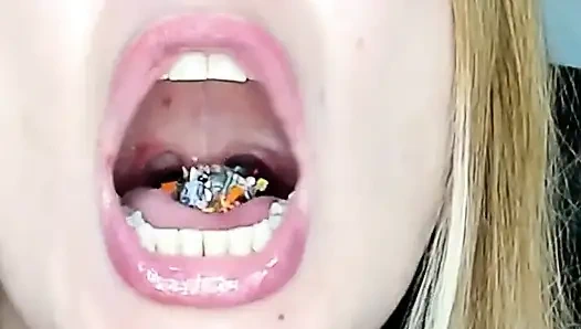 Endoskopi!! Giantess aynı anda 25 üyeyi yuttu