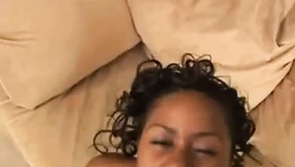 Siyah bebek için yüze boşalma