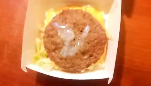 yemek üzerine boşalmak - burger