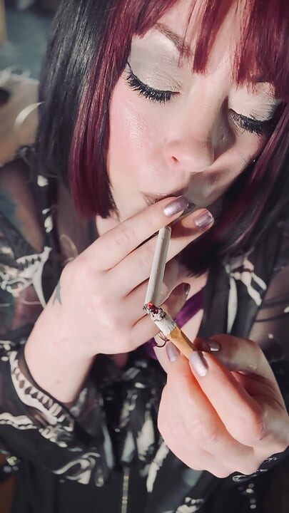 En sevdiğin sigara içen Tina Snua 2 mantar sigarasını takip ediyor - chainsmoking smoking