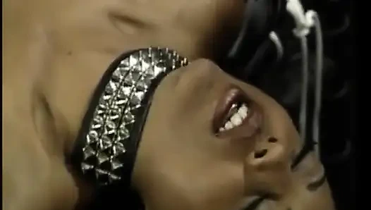 Siyah Alman bayanla bu fetiş esaret seansı izle