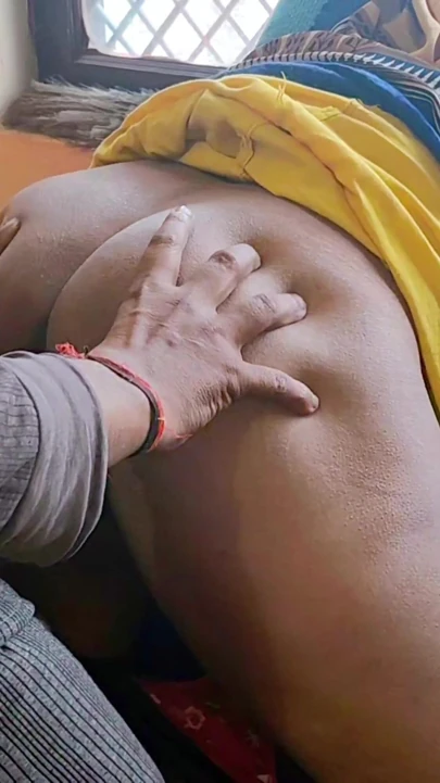 Desi padosan bhabhi ki majhedare chudai Hindi Audio | Clip 1