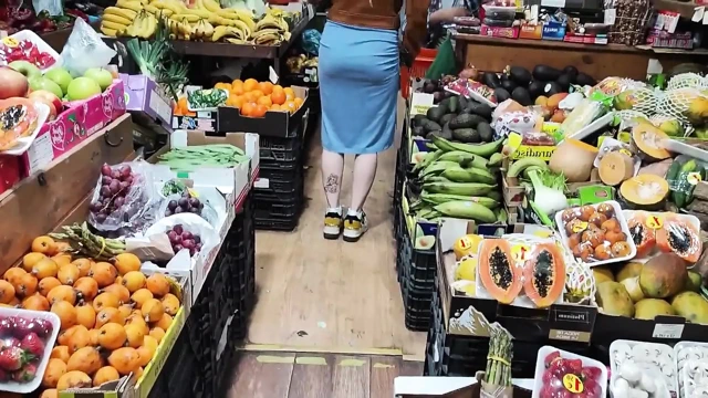 Mother Nimfomaniac Sebzelerle Çift Penetrasyon Yapıyor!