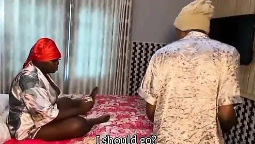 Azgın orta yaşlı seksi kadın nijeryalı anne iri güzel kadın korunmasız büyük zenci yarağının tadını çıkarmak için prezervatifi çıkarıyor