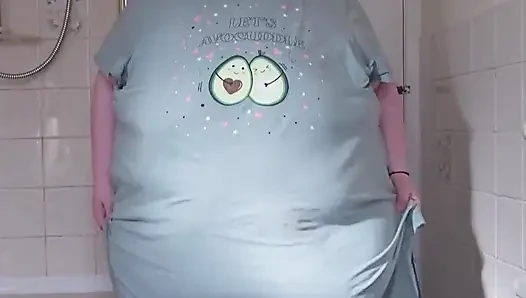 Ssbbw tanrıça ile banyoda göbek oyunu