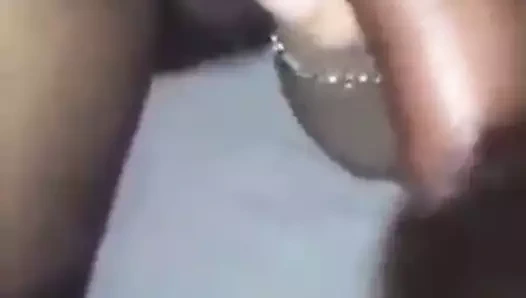 Femme au foyer doigte sa chatte mom milf cougar mouiller wet