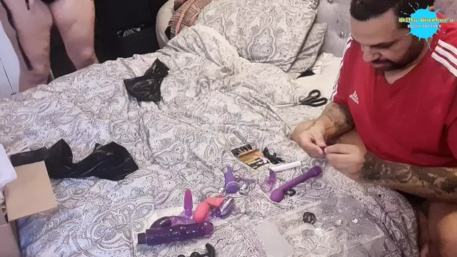 amatör çift açın yukarı onların yeni seks oyuncakları
