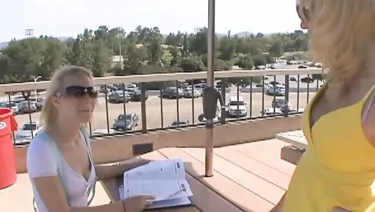 Azgın Sarışın Lezbiyenlerin Kirli Sırları