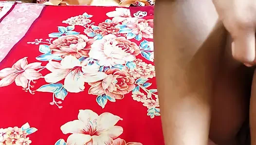 Karısı evde yokken çalışan kız amcığını sikiyor