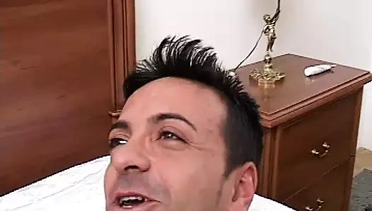 Piedmontese çift zevk almak bir sıcak öğleden sonra sikme