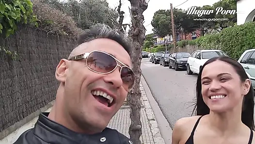 Alyssa Reece ve Mugurporn'un oynadığı yatak odasında seks