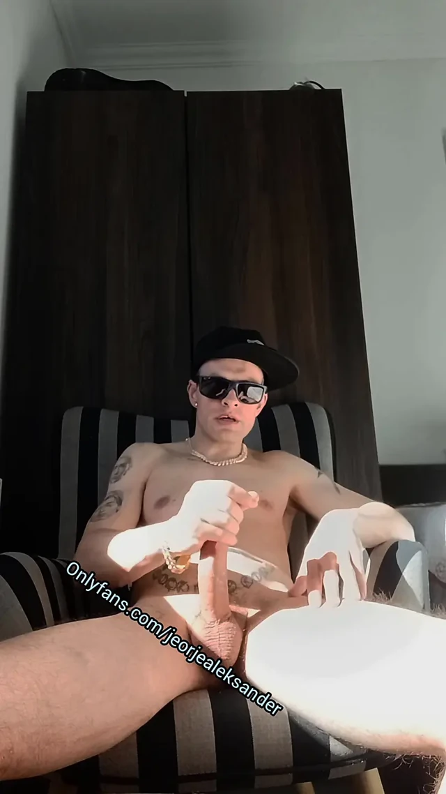Güneş ışığında ve inliyor