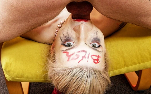 Sıska kızın aşırı yüzü sikiliyor