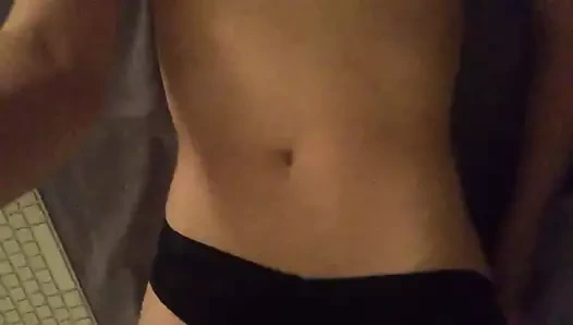 türk kızı f. kedi gösteriliyor