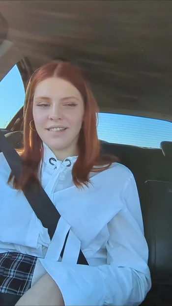 Секс в машине с моей юной сводной сестрой, рыжей горячей девушкой, кримпай (итальяно Amatoriale)