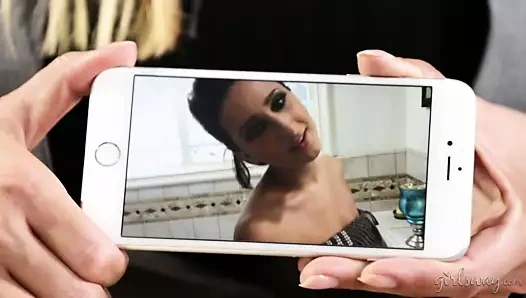 Lezbiyen rock kız kardeşlerle oyuncak eğlencesi!