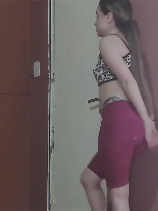 Banyo işgal edildi ve pantolonuma işemek zorunda kaldım