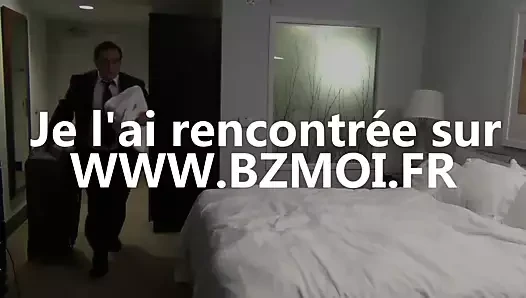Homme d'affaires, gros et laid, se tape une jeune salope