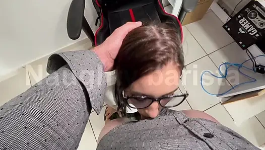 Sikini prezervatife attırıyor