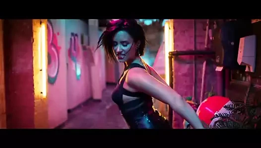 Demi lovato yazların havalı klibi