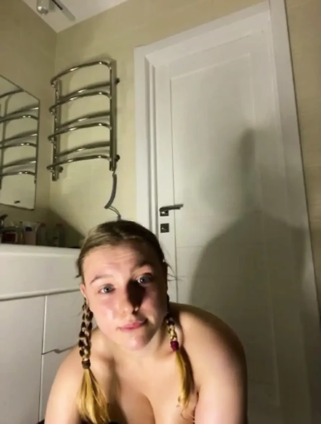 Sloppy blowjob and sitting on the cam