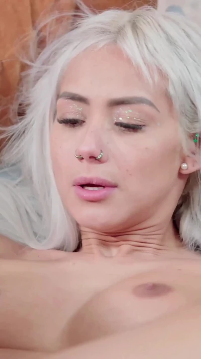 Четыре голодные девушки и один доставщик пиццы