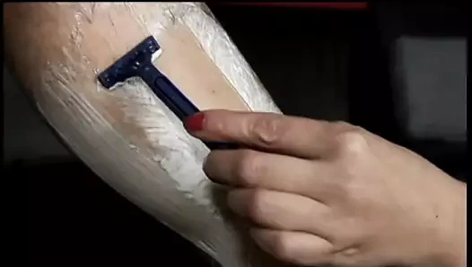 Busty esmer giyen seksi iç çamaşırı hakim olmak için seviyor