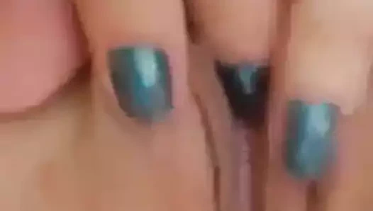 Bir sürtük oynuyor ona güzel kedi