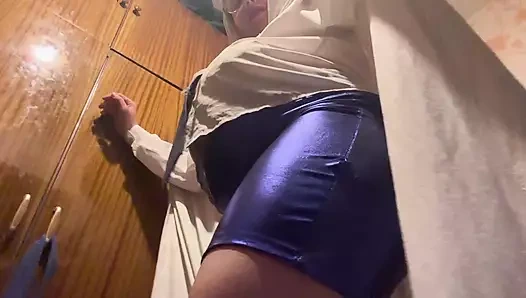 İş kadını ekstra vardiyadan sonra yorgun