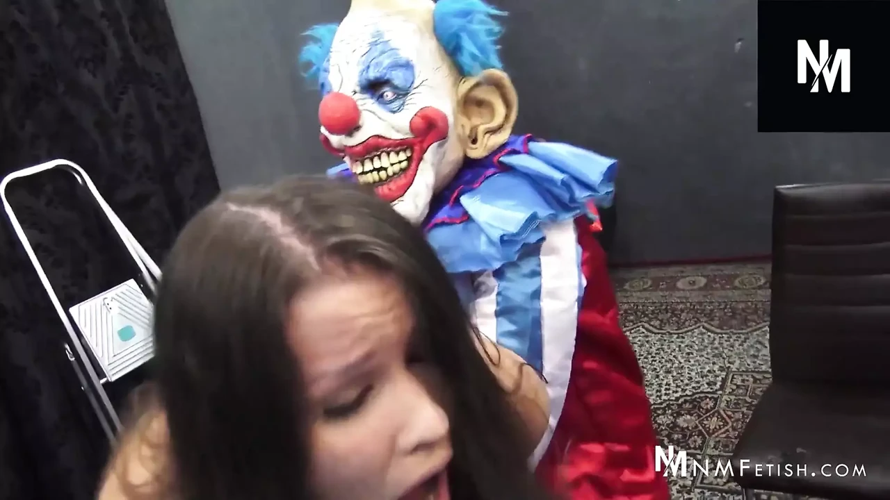 Sophie worstelt met de Clown