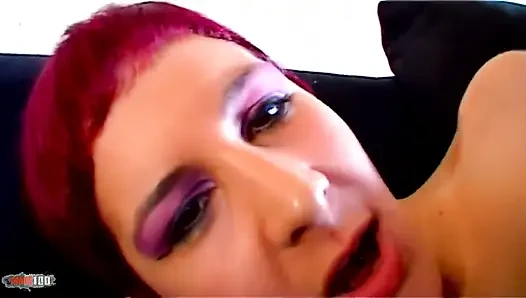 Katia: seksi genç kız erkek arkadaşıyla sikişiyor