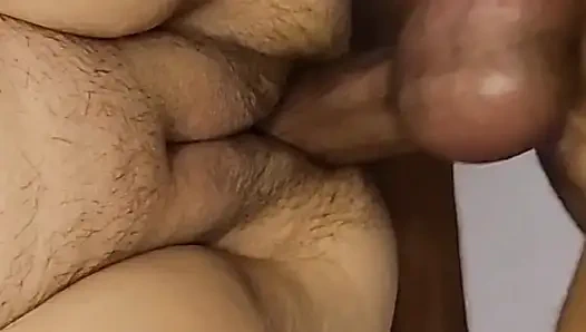 İri güzel karımla sikişirken alttan görünüm