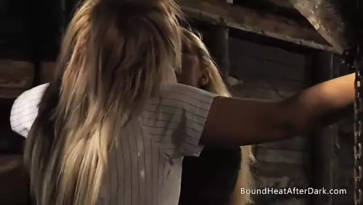 zincirleme kız öğrenci sarkıntılık tarafından lezbiyen madame